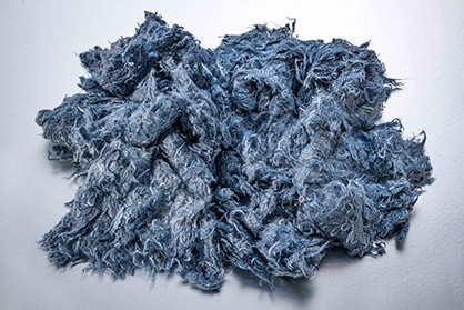 Example for regenerates: Fibers from torn jeans © 2020 Truetzschler